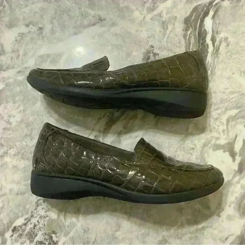 Clarks Collection Womens Gael Angora Loafer Shoes Brown Crocodile Embossed 8M - Picture 2 of 8